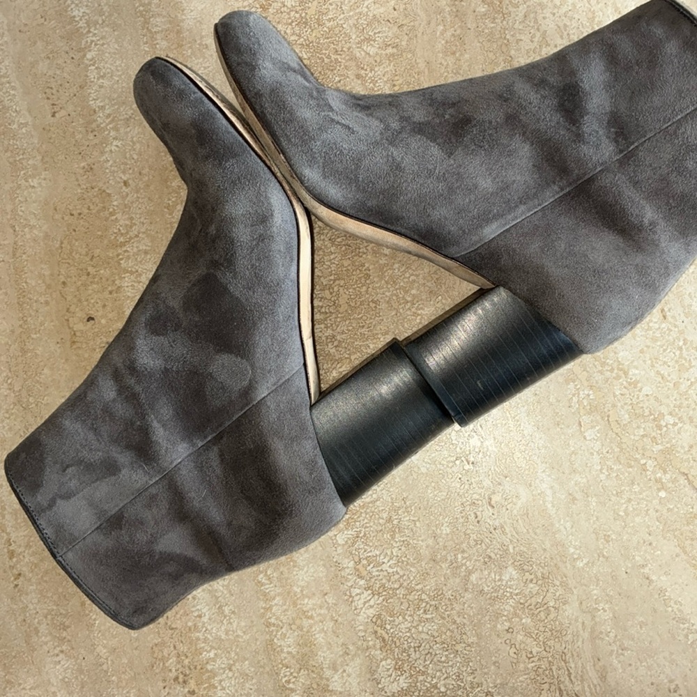 DIANE VAN FURSTENBERG grey suede ankle boot, inside zip, block heel 37.5 DVF - Picture 6 of 16